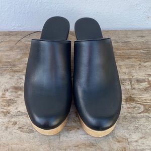 Black leather Everlane clogs.